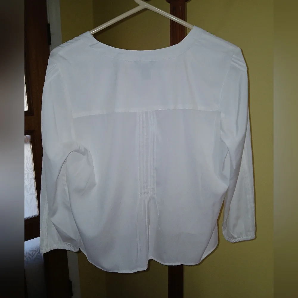 Intro. White Top Blouse Size Petite Medium - Picture 3 of 3